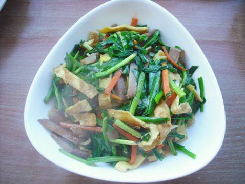 韭菜炒三丝步骤7