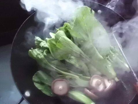 青菜柳炒香菇步骤4