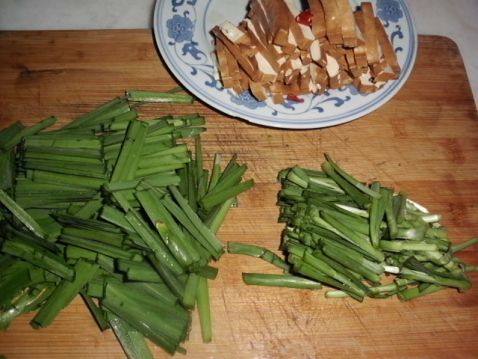 韭菜炒酱干步骤1