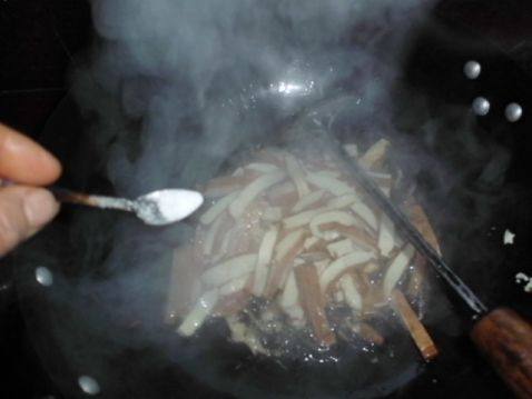 韭菜炒酱干步骤3