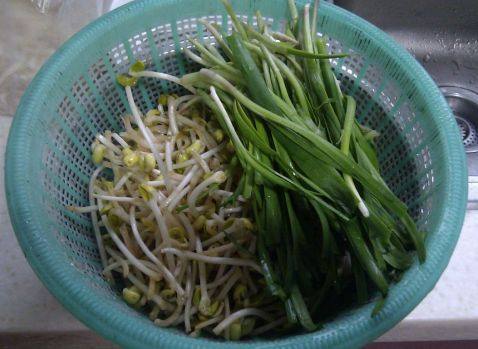 韭菜炒黄豆芽步骤1