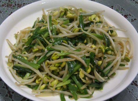 韭菜炒黄豆芽步骤5
