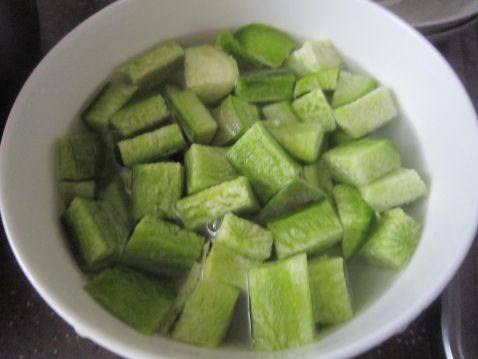 红烧羊肉炖青萝卜步骤1