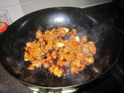 红烧羊肉炖青萝卜步骤6