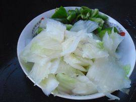 胡萝卜青椒白菜片步骤5