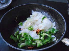胡萝卜青椒白菜片步骤8