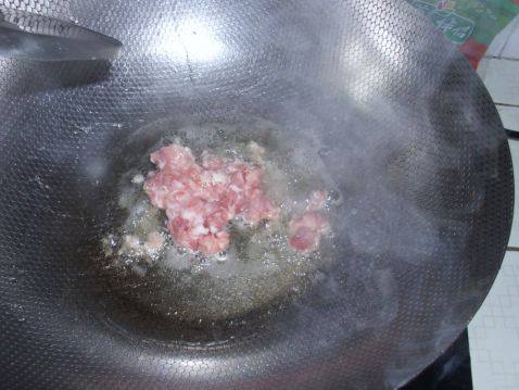 肉末香菇炒青椒步骤3