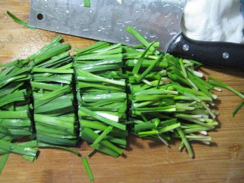 韭菜肉丝炒千张步骤2