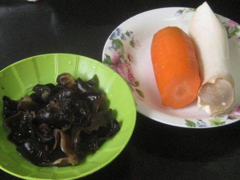 黑木耳炒杏鲍菇步骤1