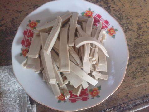 韭菜炒豆腐皮步骤2