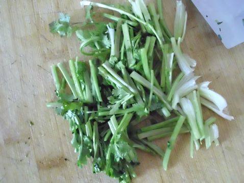香菜炒猪血步骤2