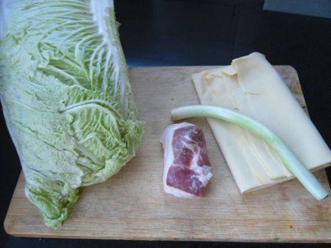 干豆腐炖白菜步骤1