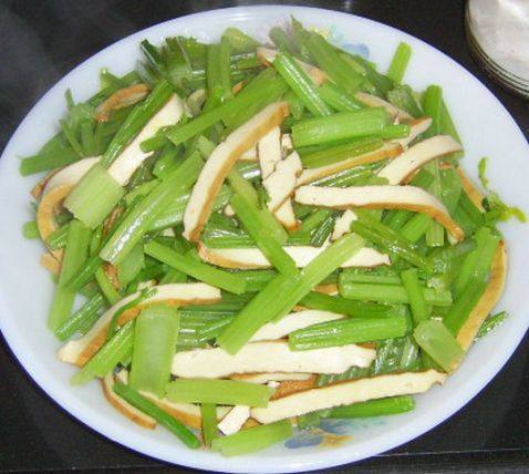 芹菜炒茶干步骤8