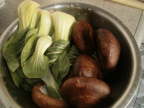 香菇扒油菜步骤1