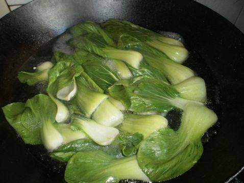 香菇扒油菜步骤3