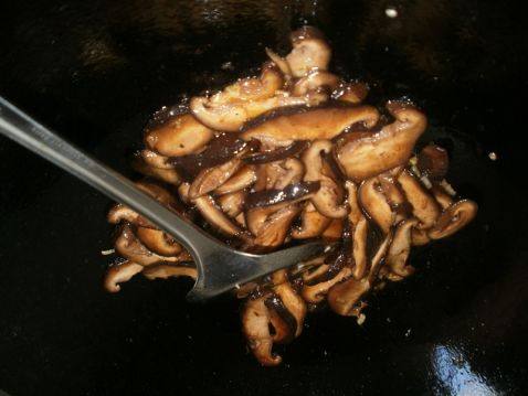 香菇扒油菜步骤6