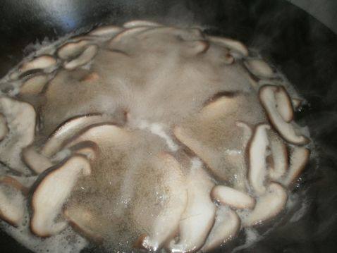 香菇扒油菜步骤5