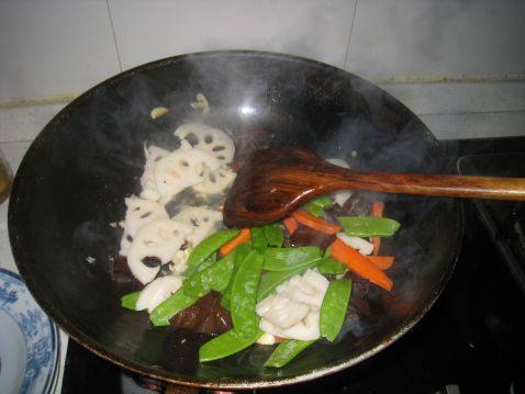 野菌炒时蔬步骤4