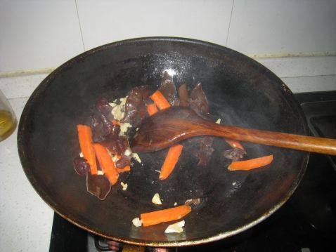 野菌炒时蔬步骤3