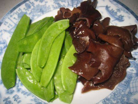 野菌炒时蔬步骤2
