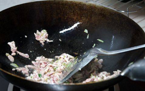 肉丝炒旱萝卜步骤5