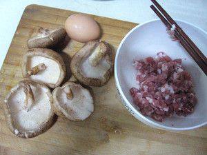 肉酿香菇步骤1