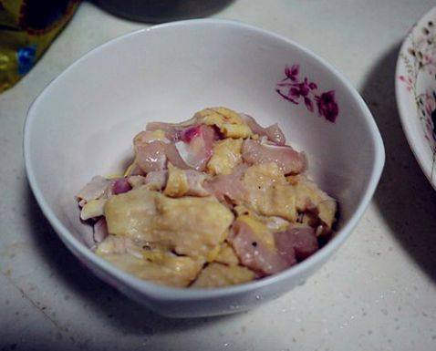 香菇云耳滑鸡--简单的步骤1