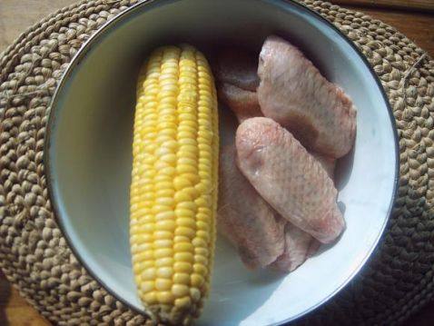 玉米炖鸡翅步骤1