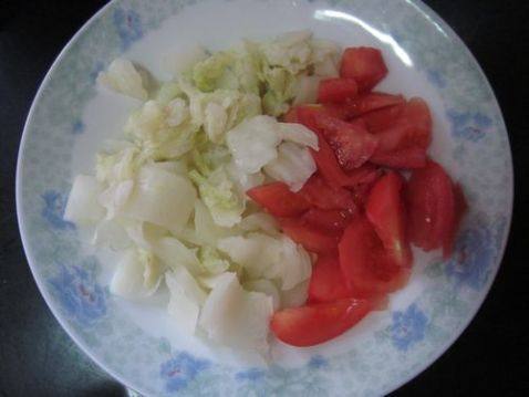 番茄扒白菜步骤1