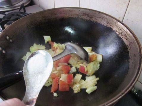 番茄扒白菜步骤6
