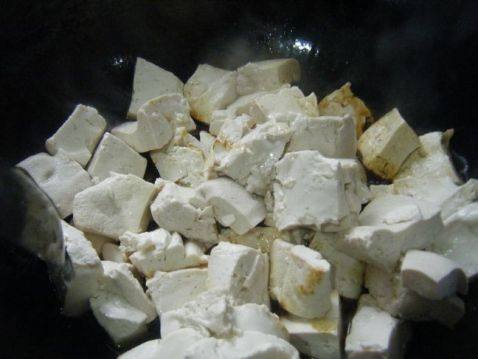 豆腐炒韭菜步骤4
