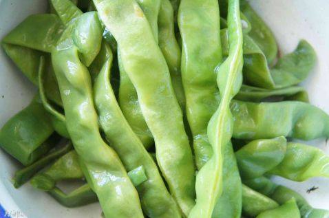 排骨玉米炖豆角步骤2