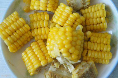 排骨玉米炖豆角步骤3