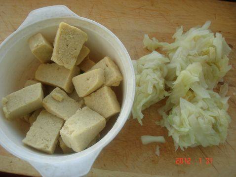白菜冻豆腐步骤1