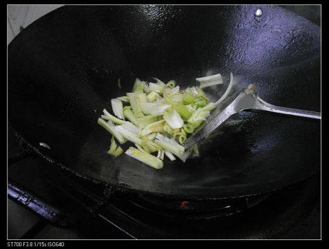 香芹炒卤藕步骤3