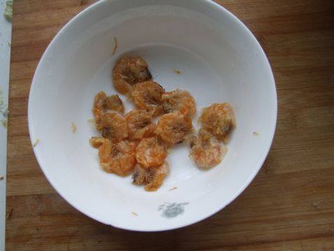 白菜香芹拌虾干步骤5