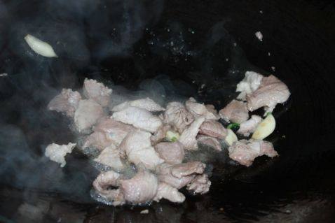 芹菜炒猪肉步骤3