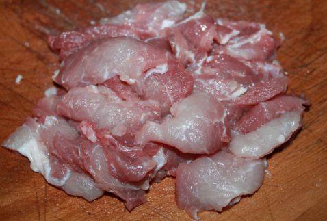 芹菜炒猪肉步骤1