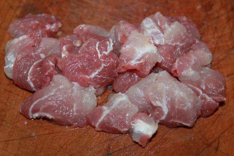 大蒜芹菜炒猪肉步骤1