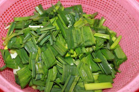 大蒜芹菜炒猪肉步骤2