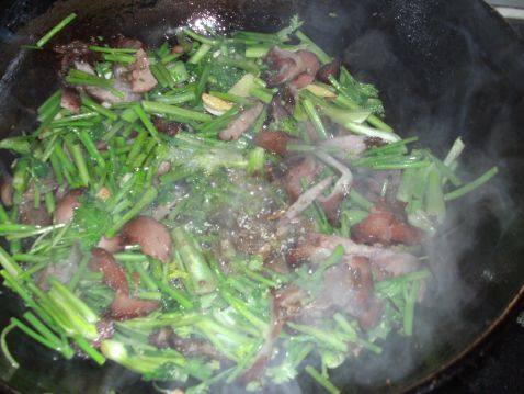 腊瘦肉炒芹菜步骤4