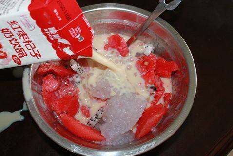 火龙果西瓜西米露步骤4
