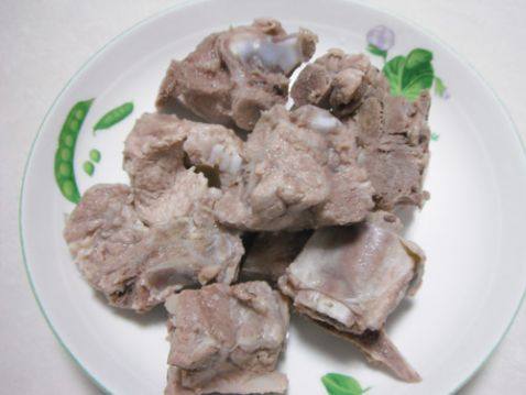 海带藕片烧排骨步骤2
