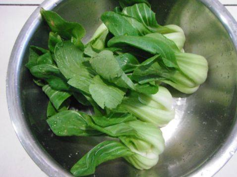 肉末油菜香菇步骤1