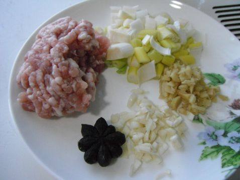 肉末油菜香菇步骤4