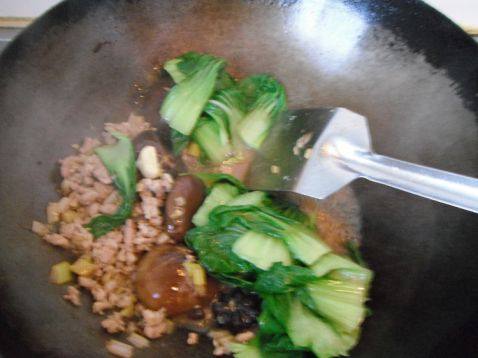肉末油菜香菇步骤8