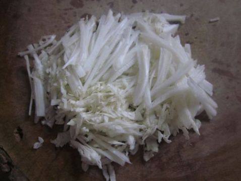 白菜丝炒豆芽步骤2