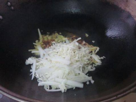 白菜丝炒豆芽步骤6