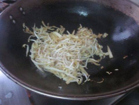 白菜丝炒豆芽步骤7