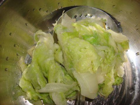 小黄蘑炒白菜步骤2